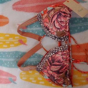 NWT Maaji Bikini top. Reversible size large.